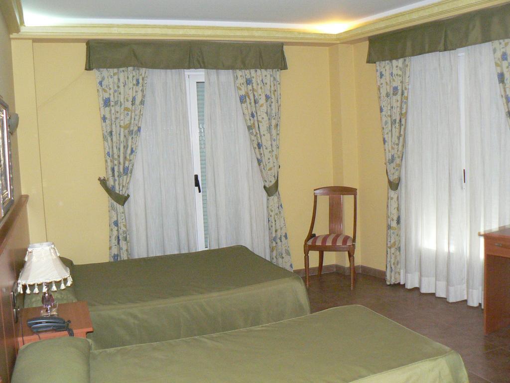 Hotel Real De Castilla Tordesillas Rum bild