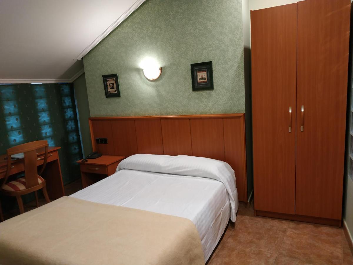 Hotel Real De Castilla Tordesillas Exteriör bild