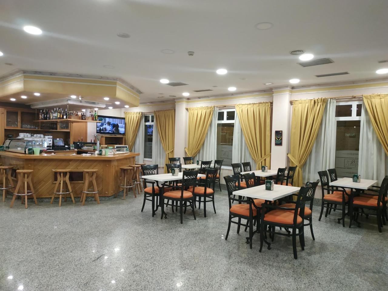 Hotel Real De Castilla Tordesillas Exteriör bild